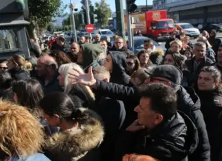 Επεισόδια στου Ρέντη: Γονείς βρίσκονται έξω από το Αλλοδαπών και παρακαλούν να δουν τα παιδιά τους