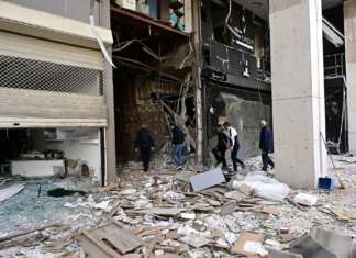 Εξερράγη εκρηκτικός μηχανισμός σε είσοδο πολυκατοικίας στον Πειραιά. Εκτεταμένες ζημιές από την έκρηξη – «Καταστροφή» λέει ιδιοκτήτρια καταστήματος