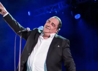 Πέθανε ο Βασίλης Καρράς