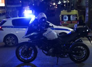 Πειραιάς: Αστυνομικός χτύπησε και λήστεψε την πρώην σύντροφό του – Ο δράστης αναζητείται